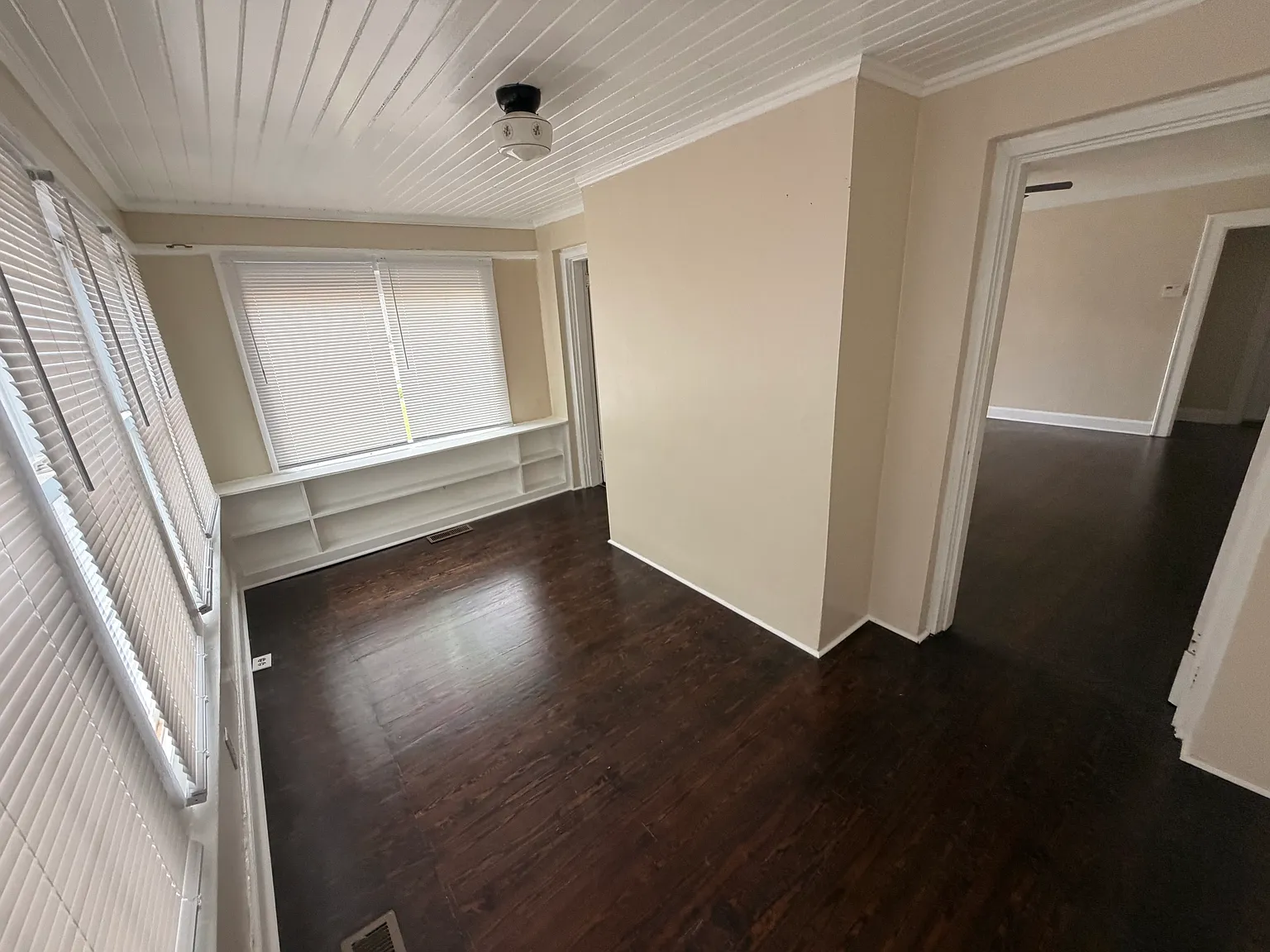 3 bed, 2500 sqft, $1,300 — Photo 4