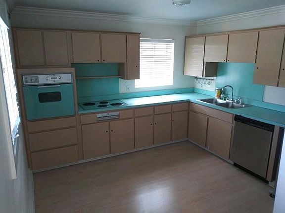 3rd image of 2622 Edgewater Dr