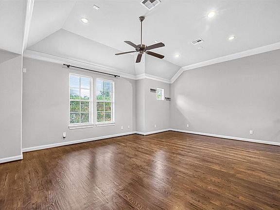 5th image of 2219 Bastrop St