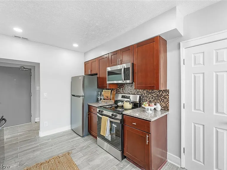 13501 Lakewood Heights Blvd #5 — Photo 15
