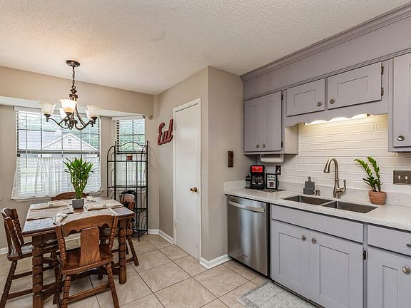 5th image of 518 Nutmeg Ave