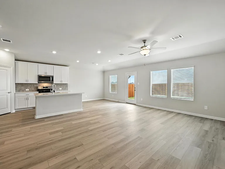 6629 Coyote Valley Trl — Photo 15