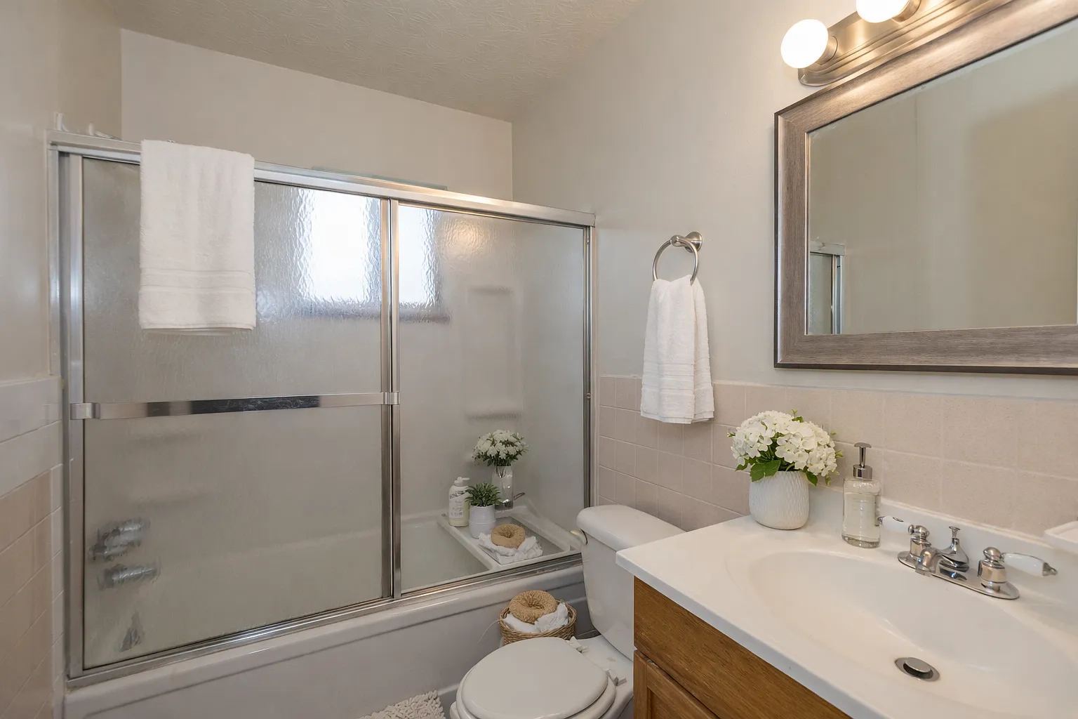 Water's Edge Apartments — Photo 4
