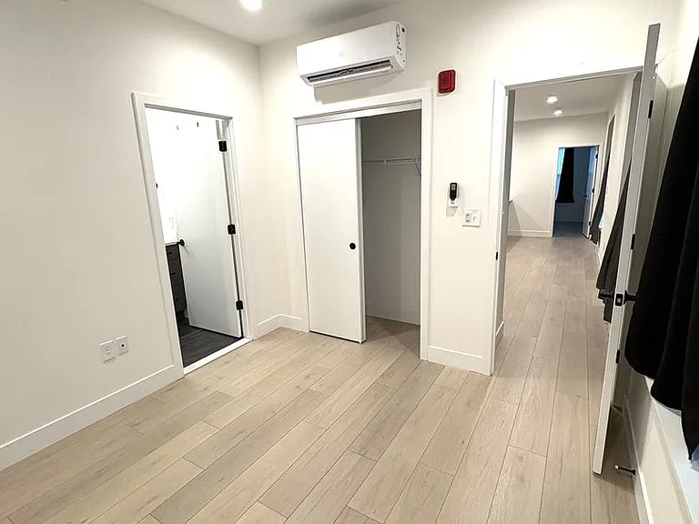 Modern and Sleek 611 S Fagley Street Apartments! — Photo 20