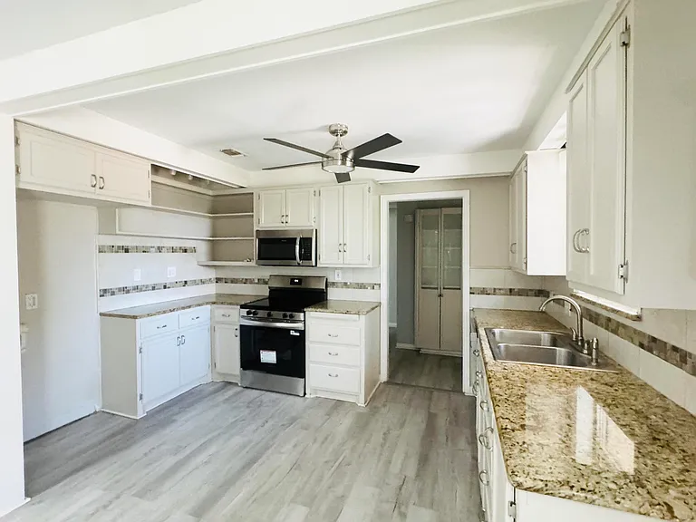 2018 Douglas Dr — Photo 5