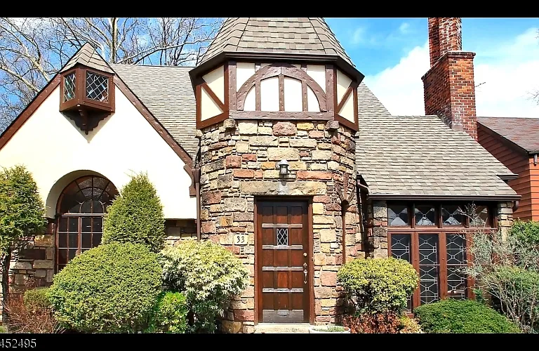 33 Johnson Ave — Photo 1