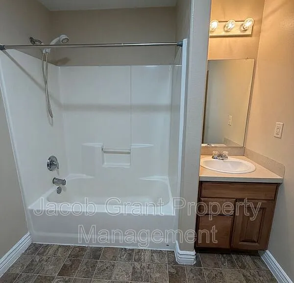 245 Opal Ct #2E — Photo 6