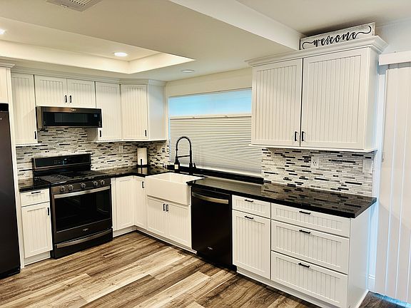 4th image of 753 Calle Las Colinas