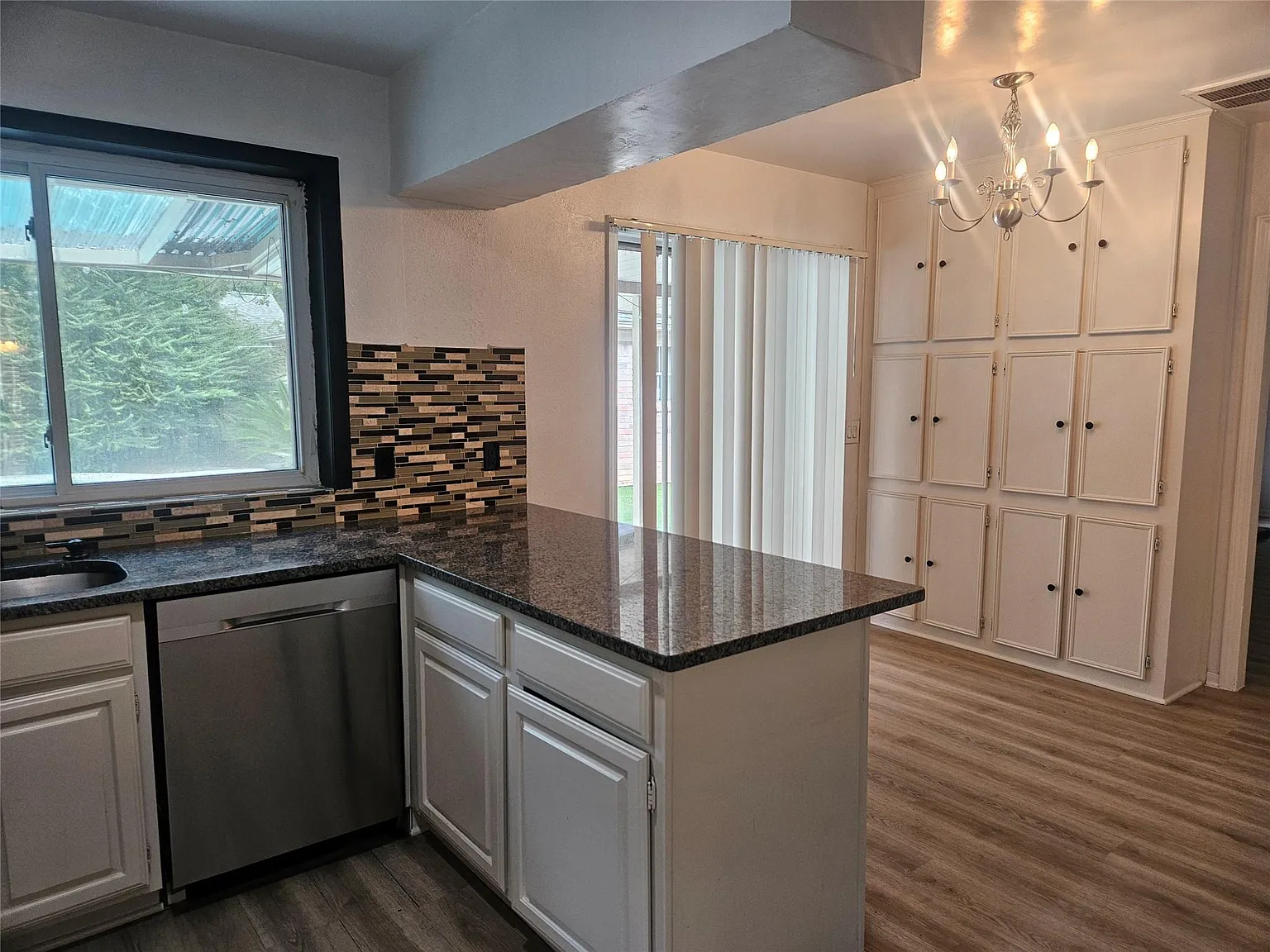 3 bed, 2.5 bath, 2145 sqft, $2,500 — Photo 4