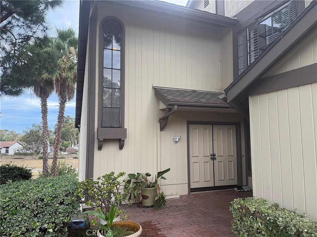 3 bed, 2.5 bath, 2071 sqft, $4,000 — Photo 2