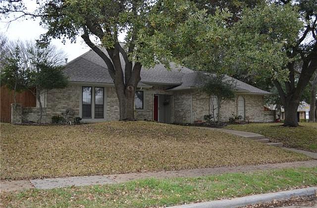 1st image of 2401 Glenhaven Dr