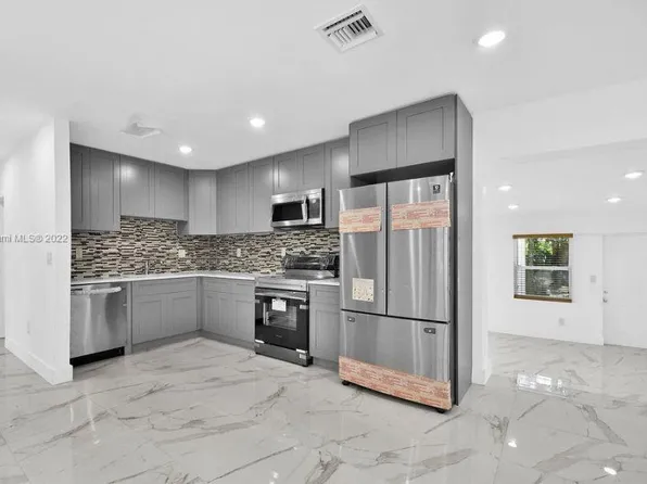 8900 NW 33 Avenue Rd, Miami, FL 33147