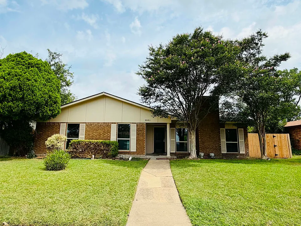 1101 Lombardy Dr