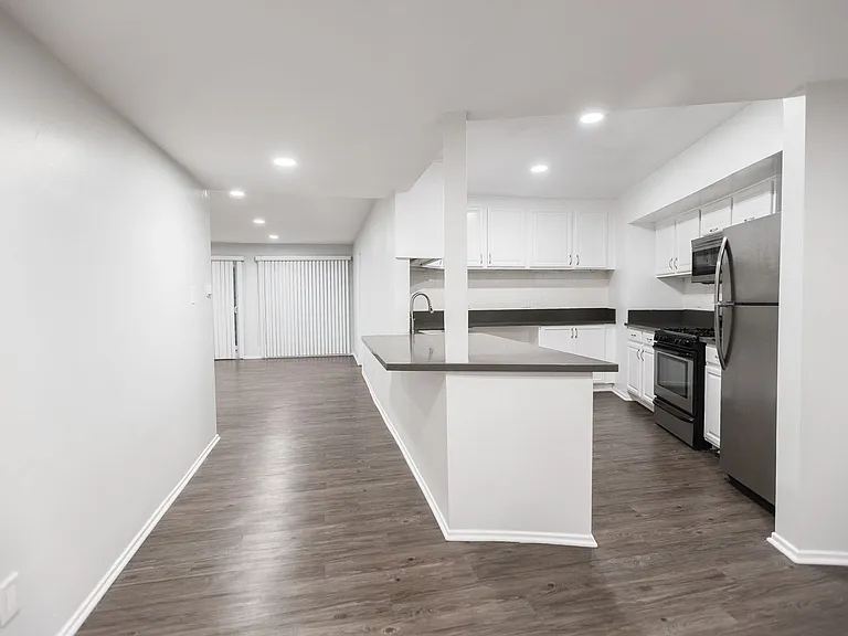 8375 Fountain Ave — Photo 13