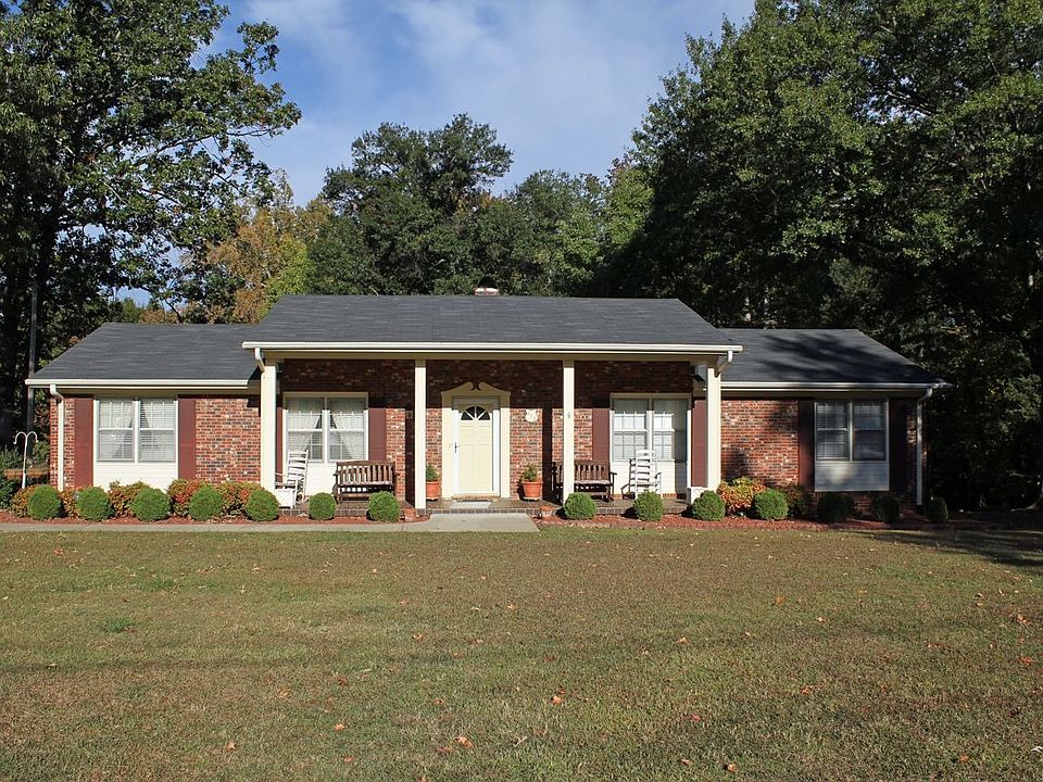 1st image of 300 Bent Creek Dr