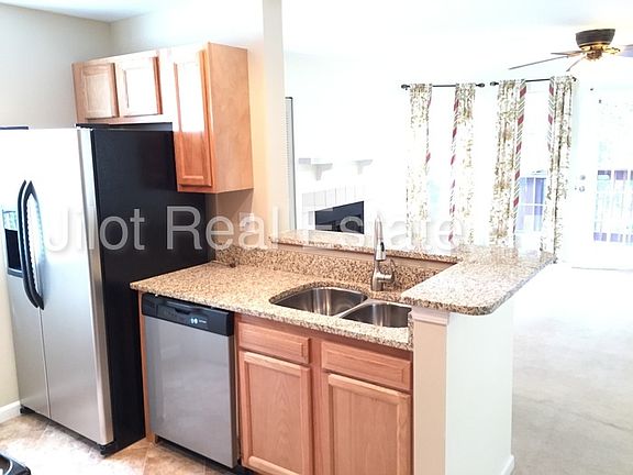 5th image of 1316 Red Deer Way #1316
