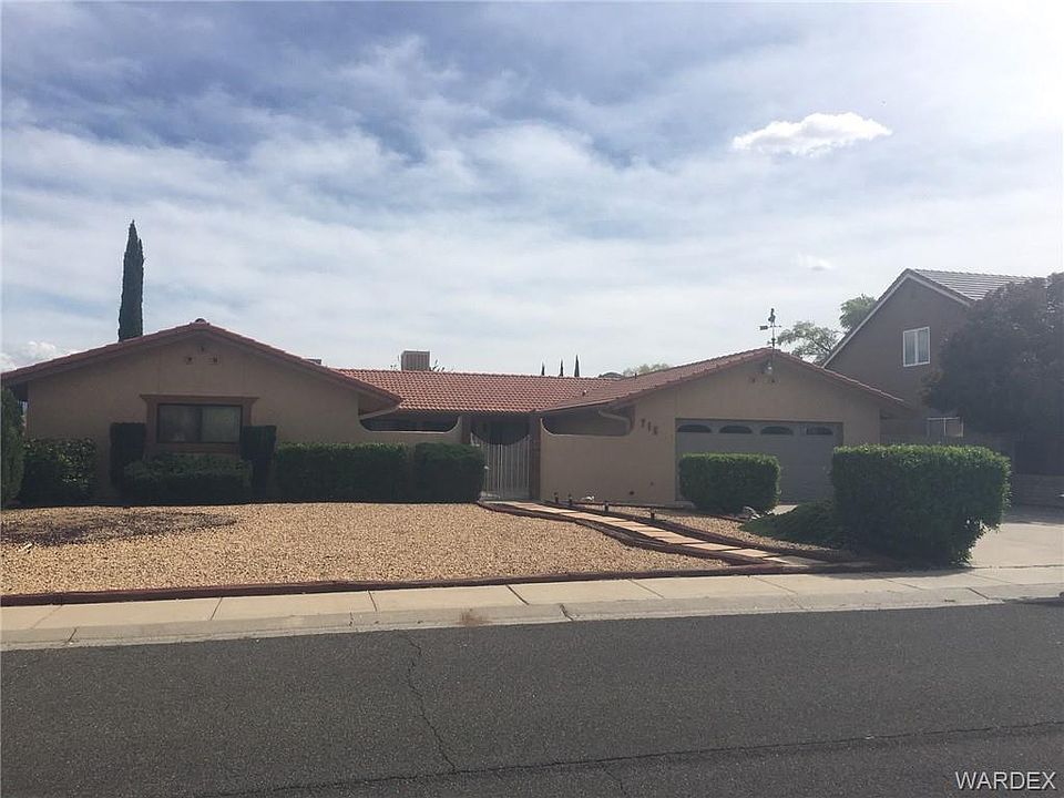 1st image of 715 Country Club Dr