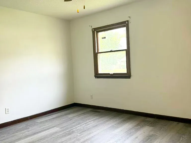 1814 Stratford Dr — Photo 9
