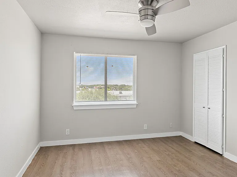 6812 S Congress Ave — Photo 15