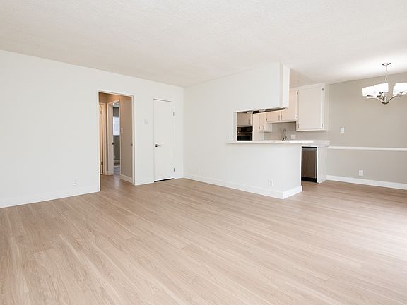 2nd image of 1829 Corinth Ave #5