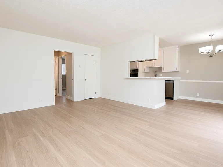 1829 Corinth Ave #5 — Photo 2