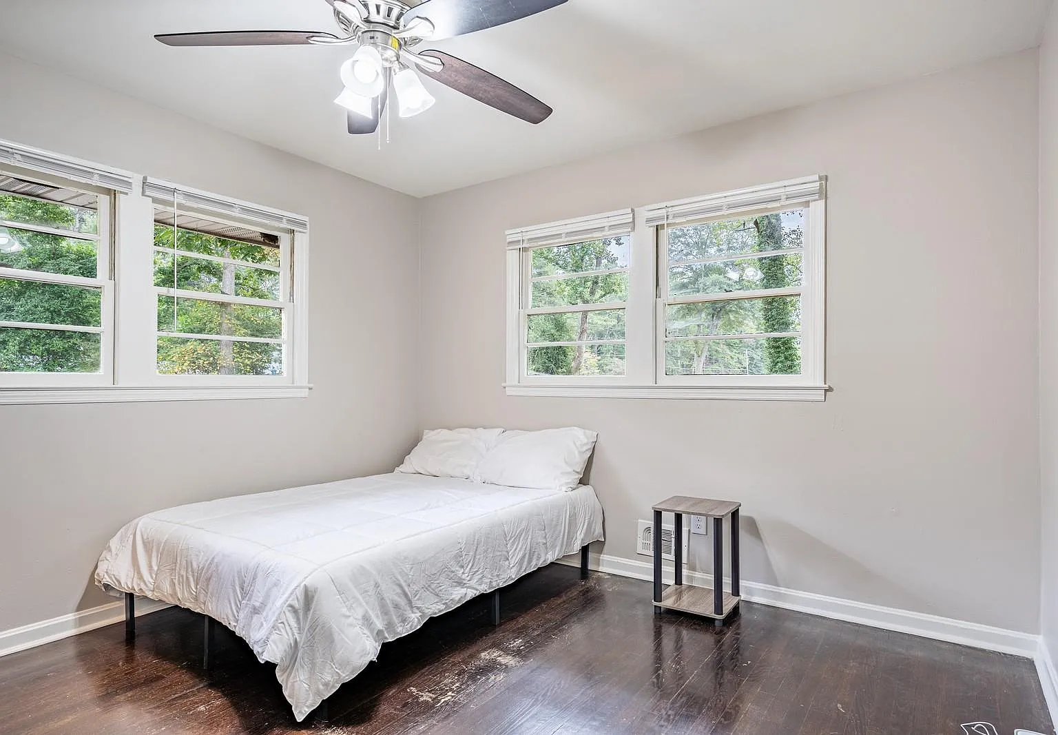 4 bed, 3.0 bath, 2928 sqft, $996 — Photo 1