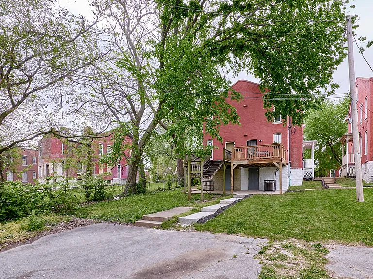 1421 N Park Pl — Photo 85