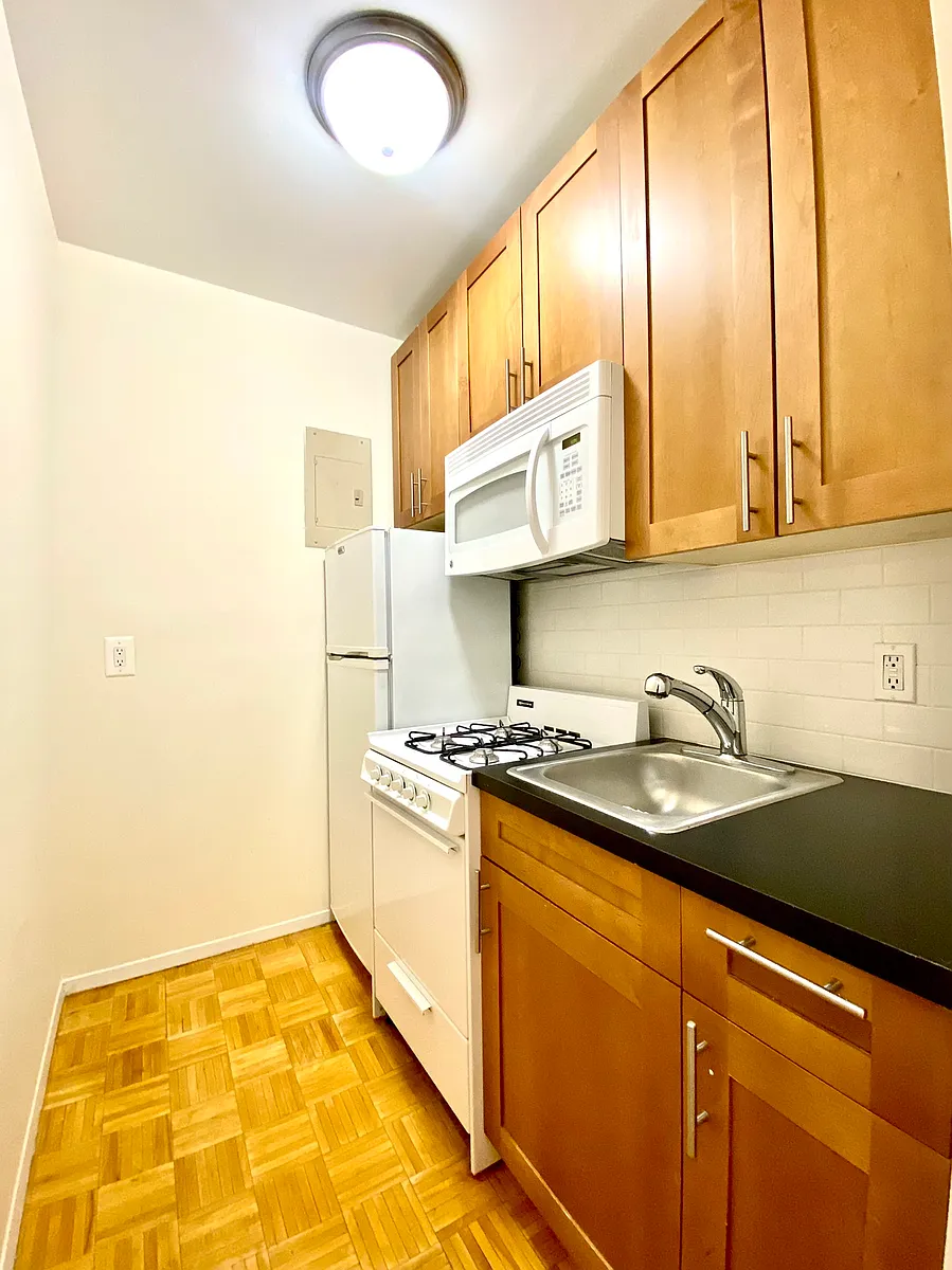 Building Photo - 524 E 79th St #6B528