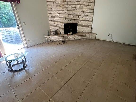 3rd image of 4808 N Douglas Blvd