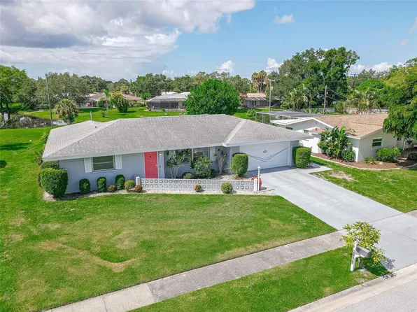 2462 Breakwater Cir, Sarasota, FL 34231
