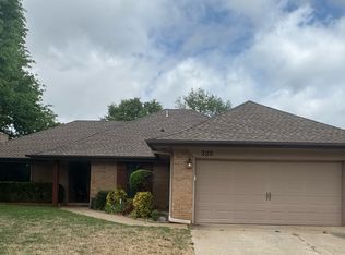 325 E Parkland Dr, Yukon, OK 73099
