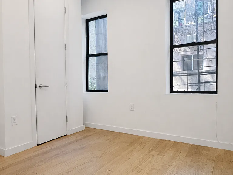 417 E 9th St #3 — Photo 2
