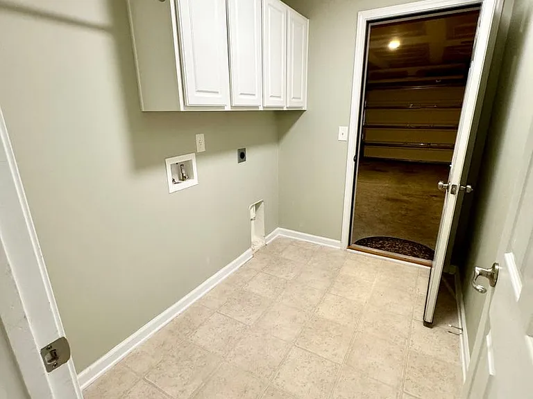 420 Hillsborough Dr — Photo 17