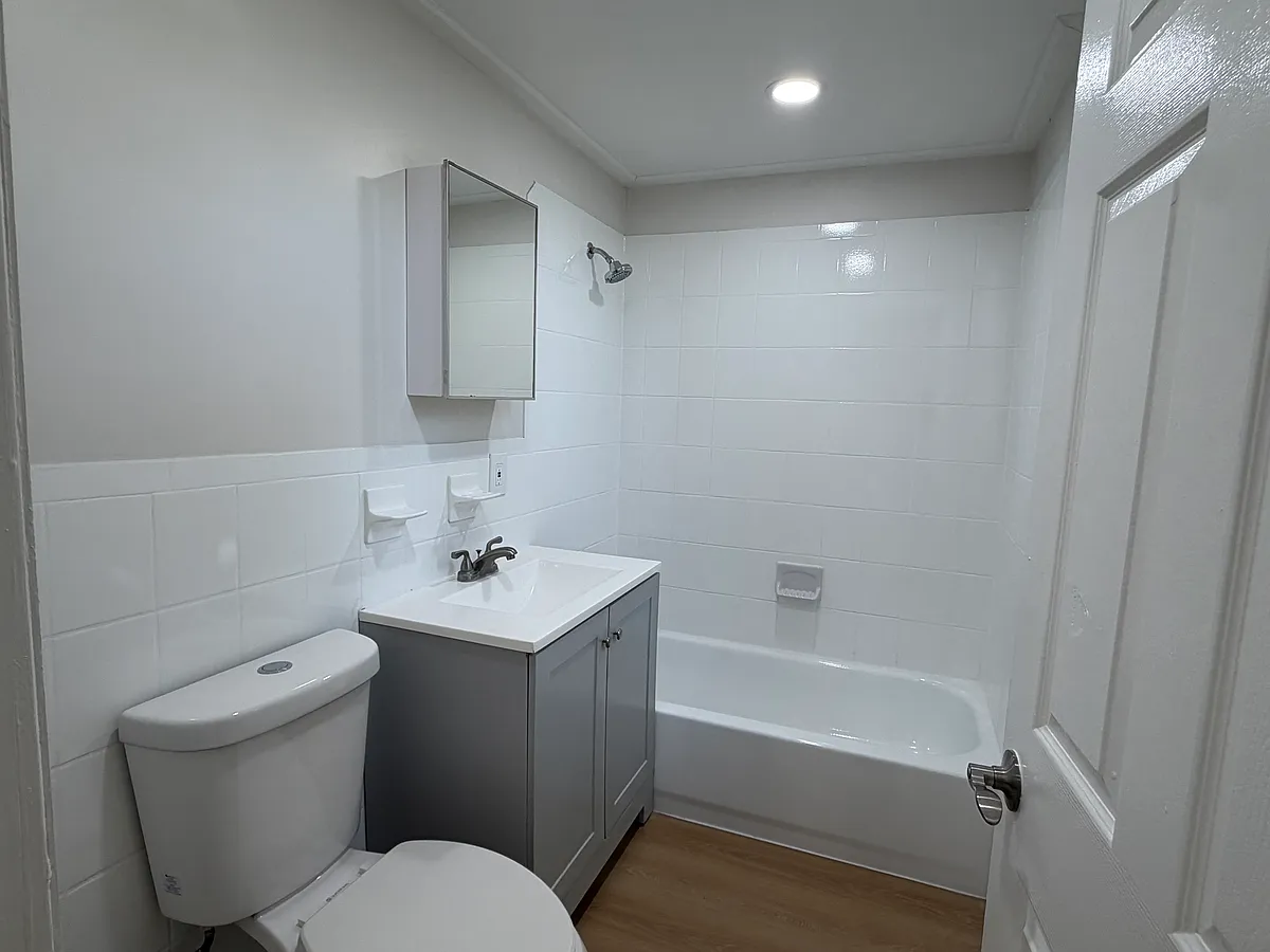 Building Photo - 168 N Grove St #2H