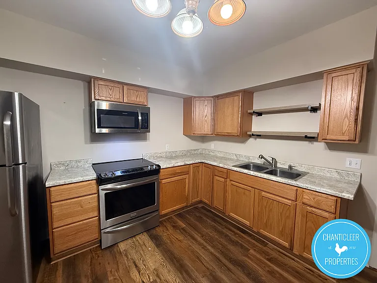 1729 Gyro Dr #B — Photo 3