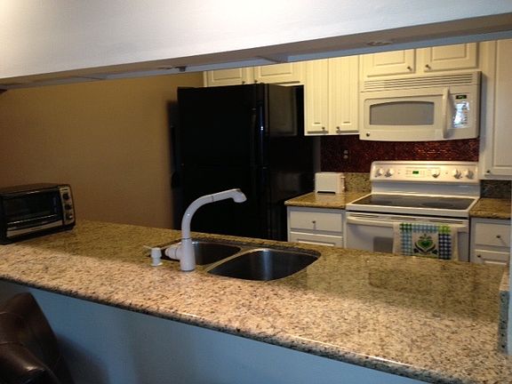 5th image of 944 Saint Andrews Reach APT A