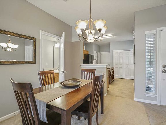 5th image of 912 Southern Creek Dr
