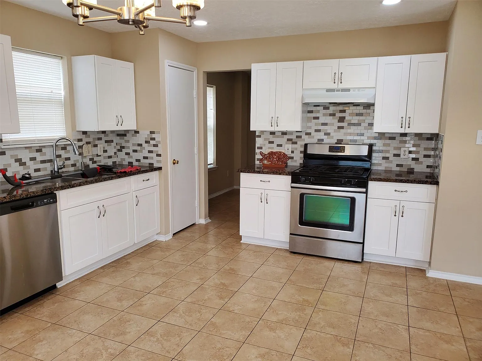 3 bed, 2.5 bath, $2,200 — Photo 3
