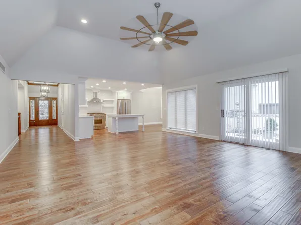 5203 W 112th St, Leawood, KS 66211