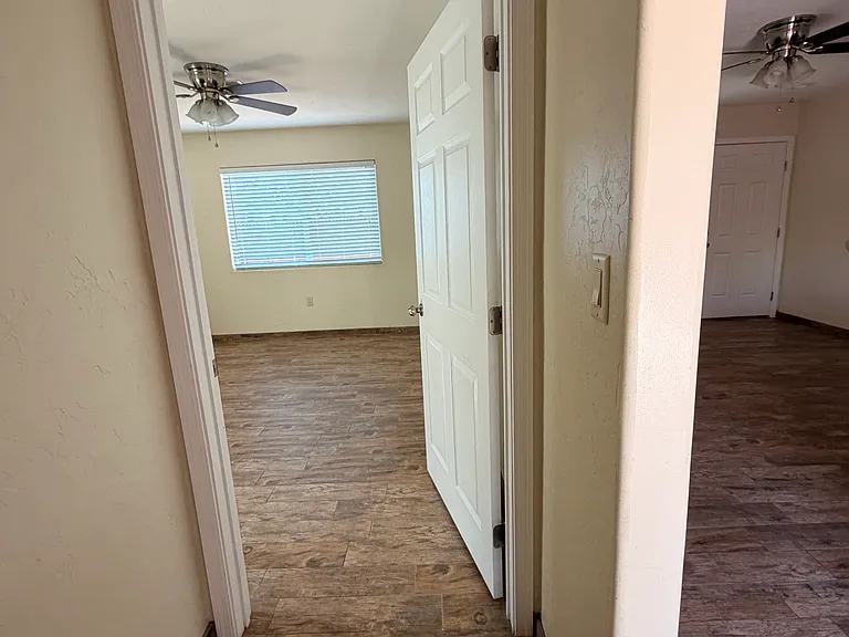 830 E 8th St #2 — Photo 28