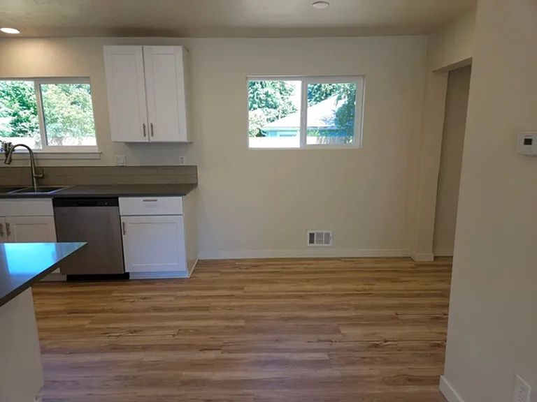 3994 Crestview Dr S — Photo 4