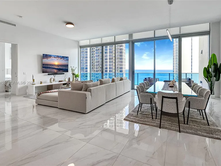 17550 Collins Ave #Penthouse 2 — Photo 2