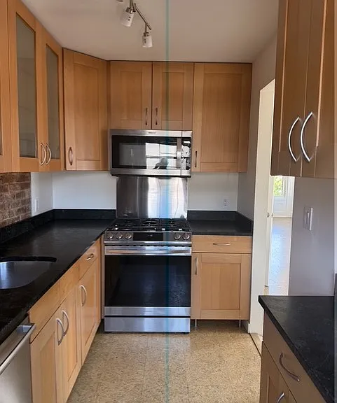 186 Monitor St #2 — Photo 4