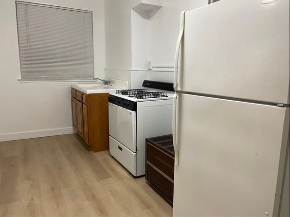 146 Gardiner Ave #11