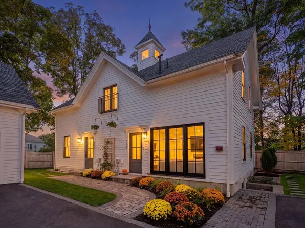 298-304 Elliot St #C, Newton Upper Falls, MA 02464