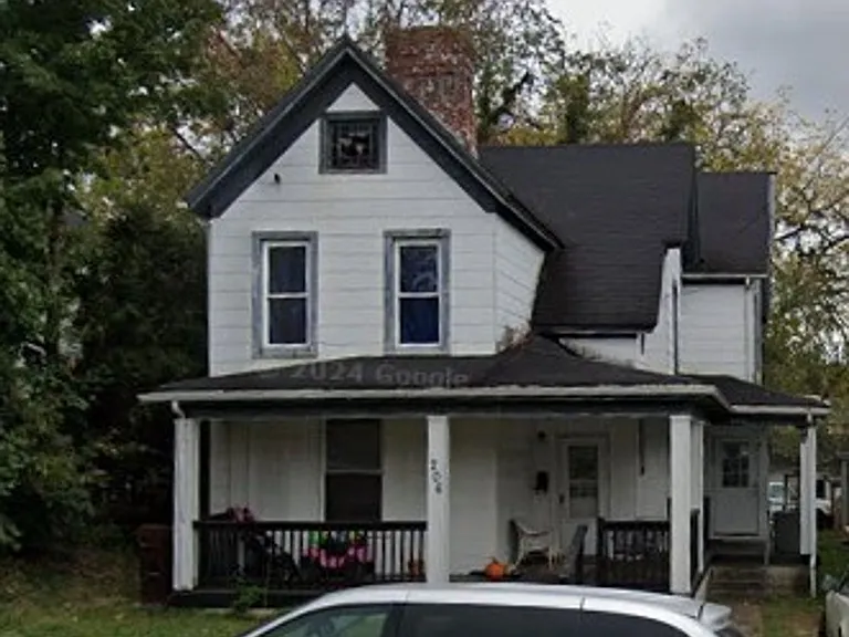 204 S Maple St — Photo 1