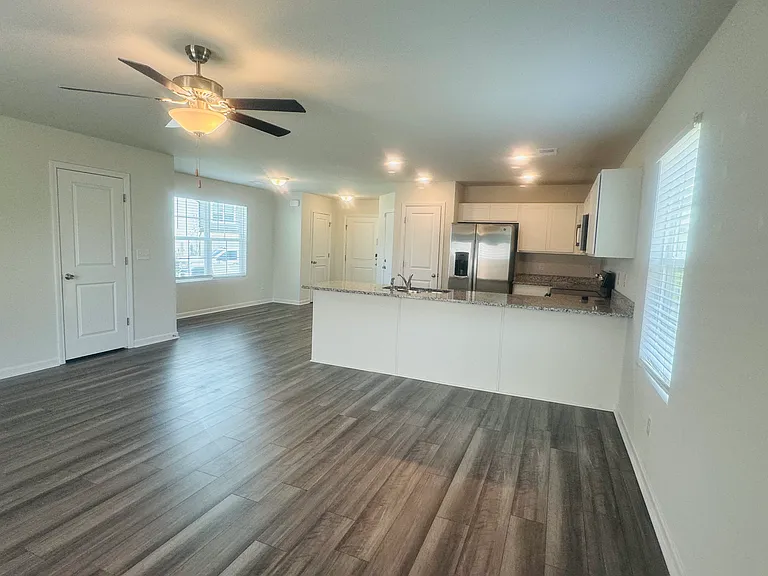 121 Kings Parish Ct — Photo 10