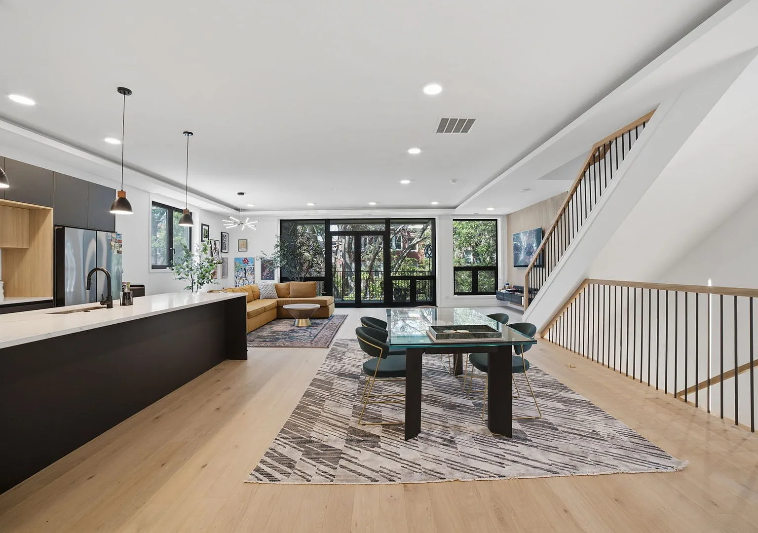 3 bed, 2.5 bath, $5,900 — Photo 3