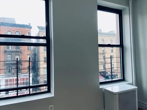 448 Amsterdam Avenue image 3 of 11