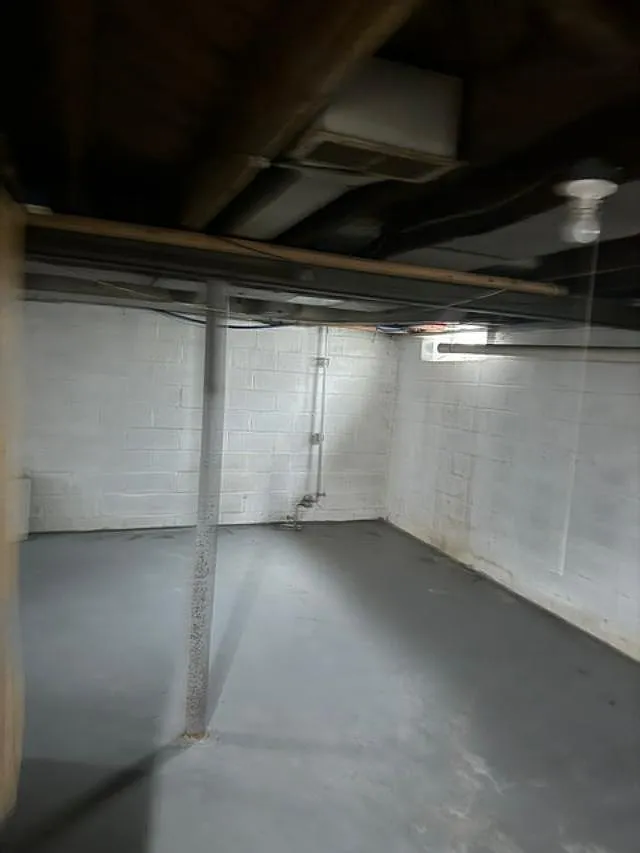 3 bed, 1000 sqft, $1,100 — Photo 4